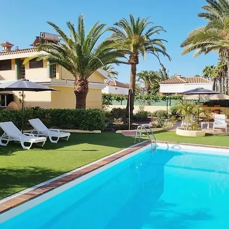 Villa Golf Court