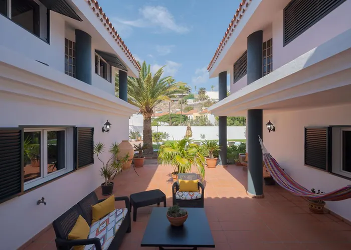 Villa Golf Court