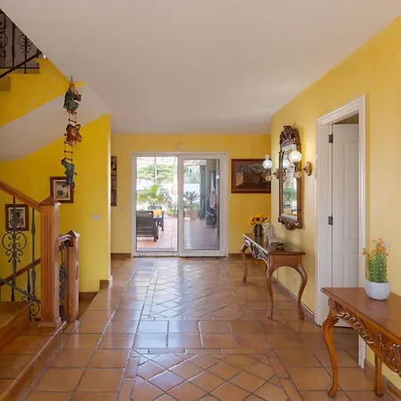 Golf Court Villa *