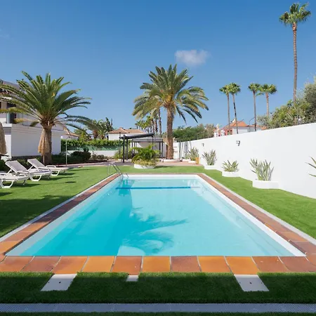 Villa Golf Court